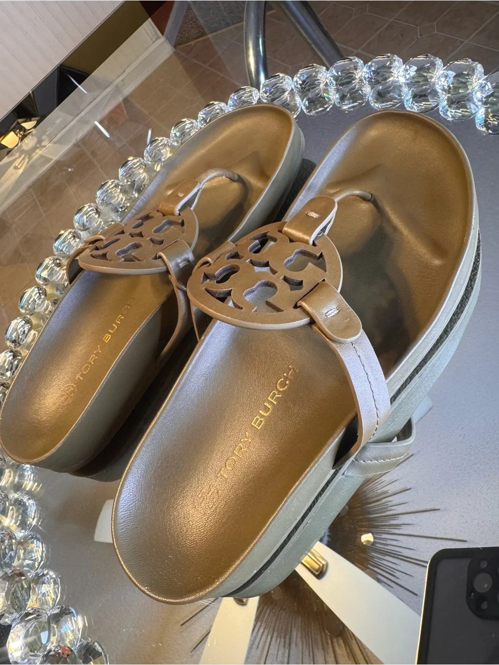 Tory Burch Miller Cloud Leather Thong Sandals In Olive Green. Size 8
